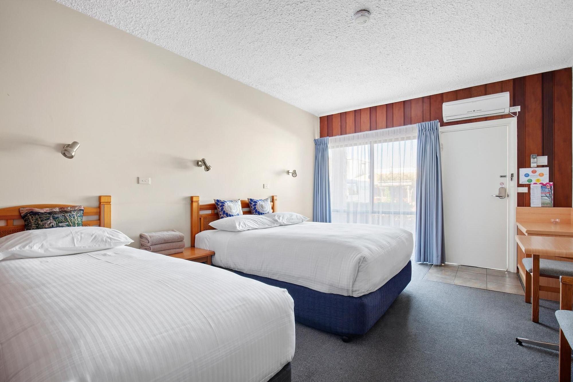 Banjo Paterson Motor Inn Лейкс-Энтранс Экстерьер фото