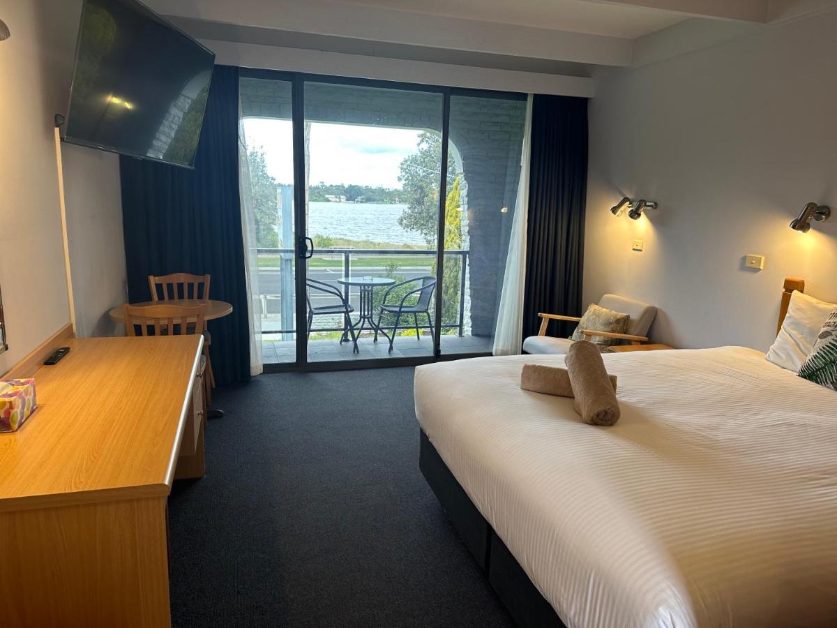 Banjo Paterson Motor Inn Лейкс-Энтранс Экстерьер фото