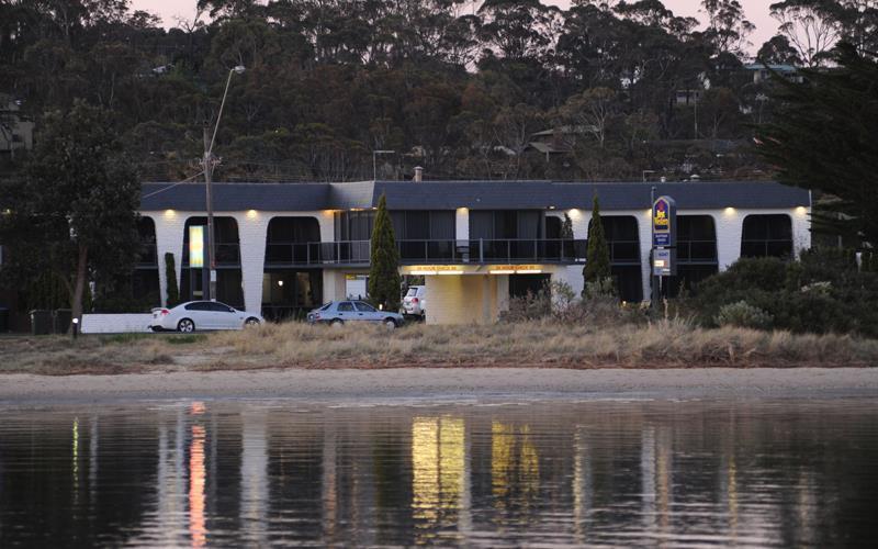 Banjo Paterson Motor Inn Лейкс-Энтранс Экстерьер фото