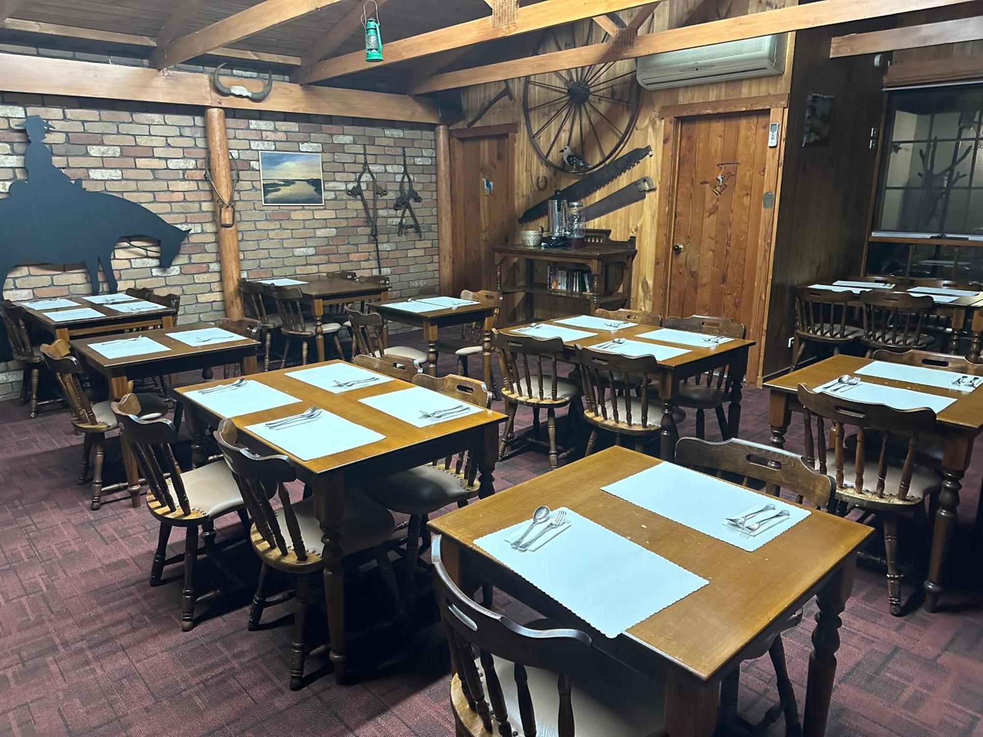 Banjo Paterson Motor Inn Лейкс-Энтранс Экстерьер фото