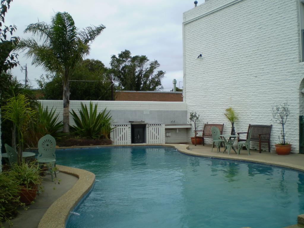 Banjo Paterson Motor Inn Лейкс-Энтранс Экстерьер фото