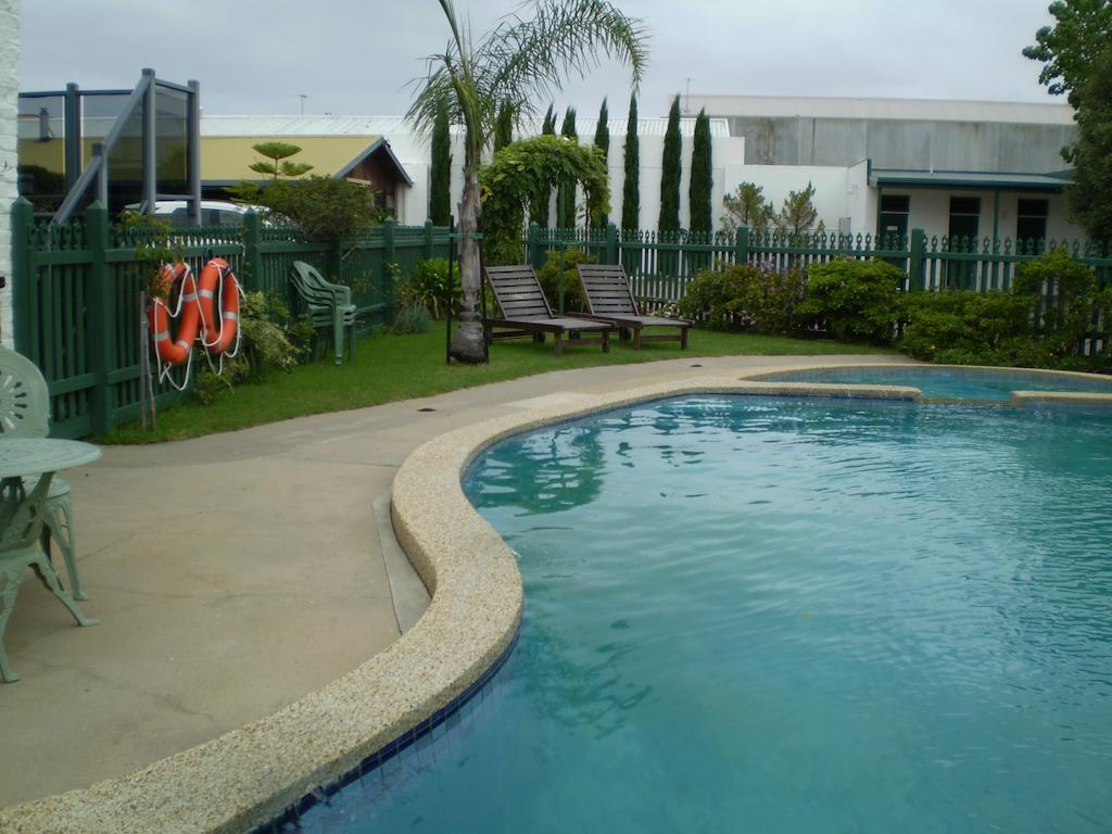 Banjo Paterson Motor Inn Лейкс-Энтранс Экстерьер фото