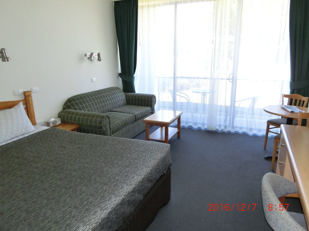 Banjo Paterson Motor Inn Лейкс-Энтранс Экстерьер фото