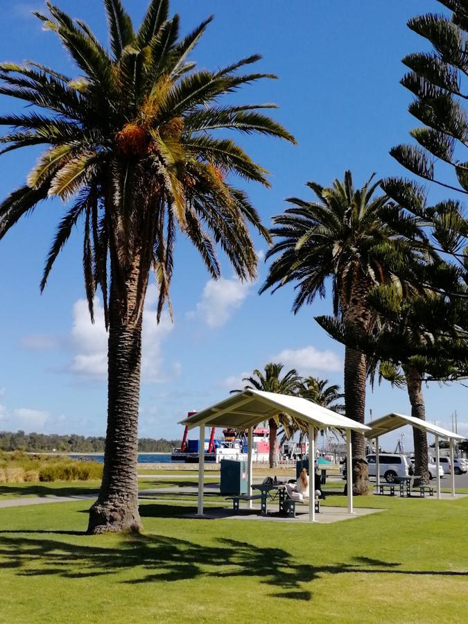 Banjo Paterson Motor Inn Лейкс-Энтранс Экстерьер фото