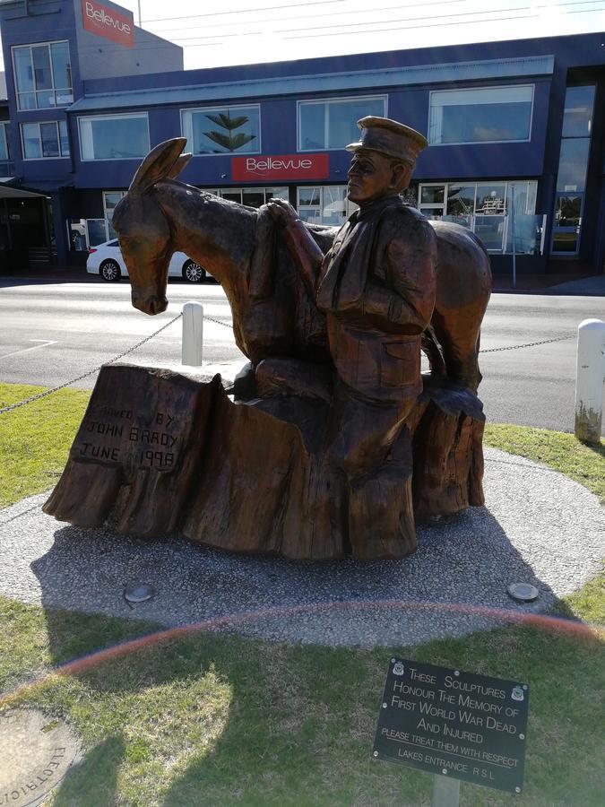 Banjo Paterson Motor Inn Лейкс-Энтранс Экстерьер фото