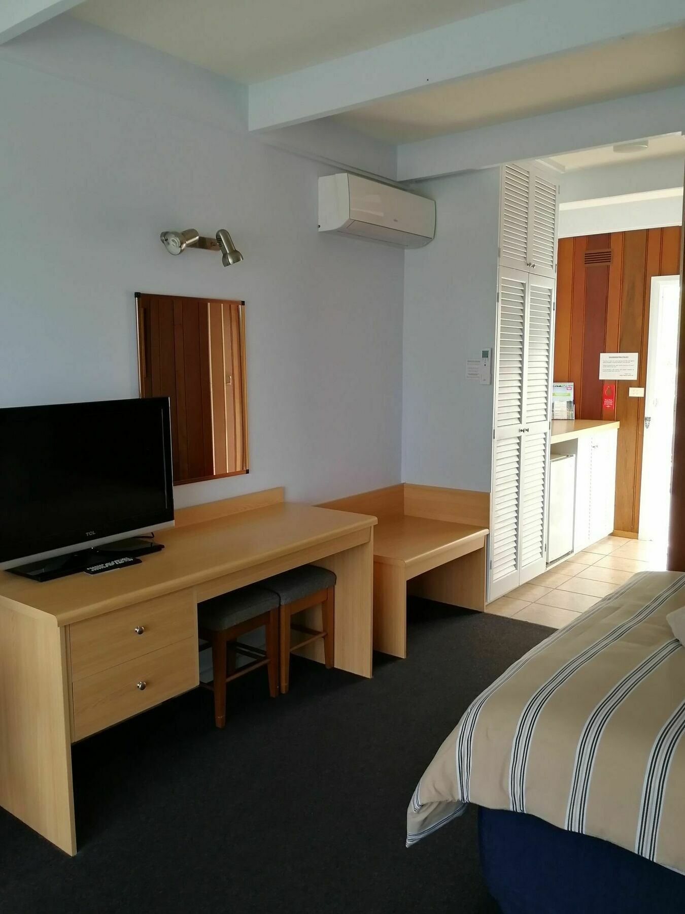 Banjo Paterson Motor Inn Лейкс-Энтранс Экстерьер фото