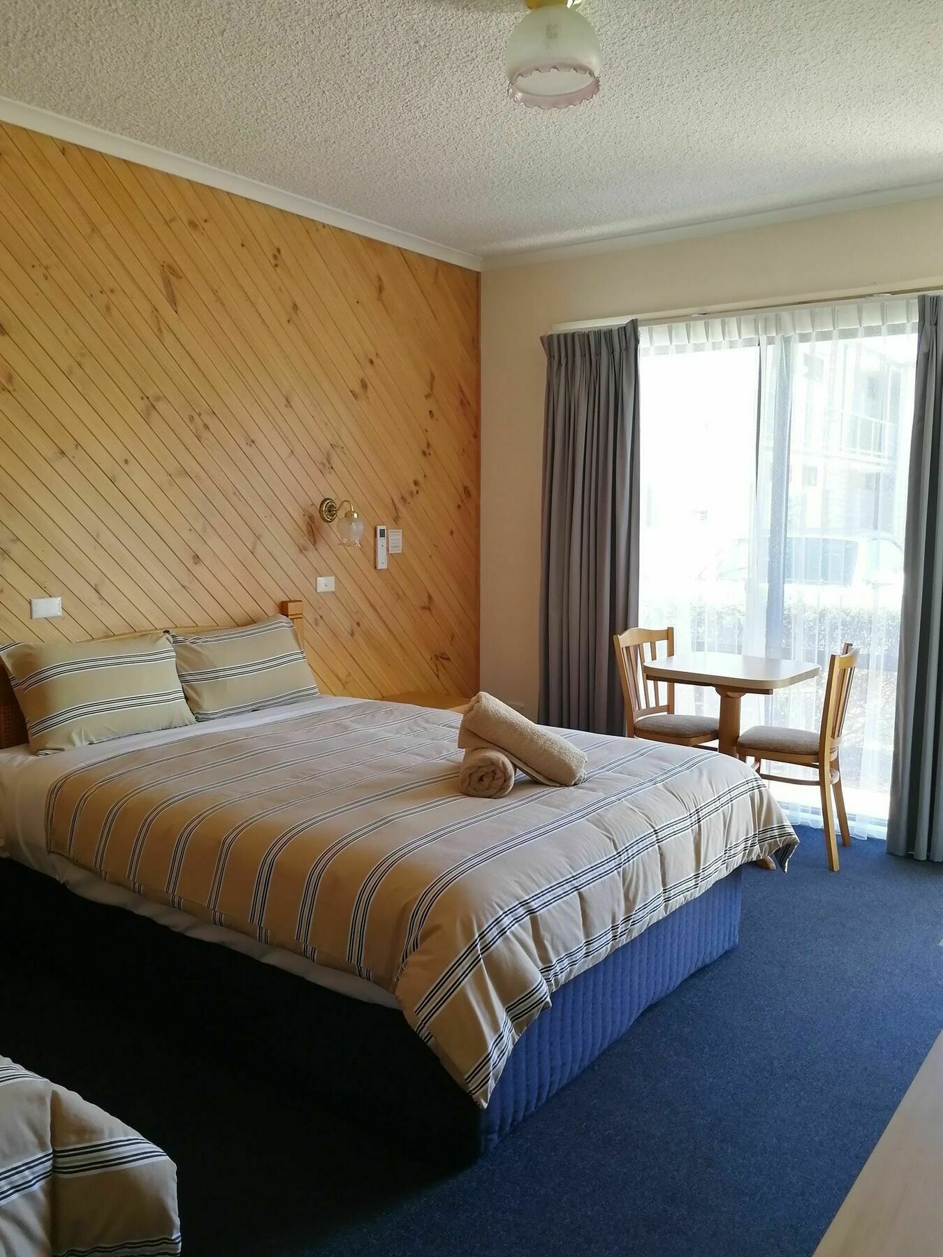 Banjo Paterson Motor Inn Лейкс-Энтранс Экстерьер фото